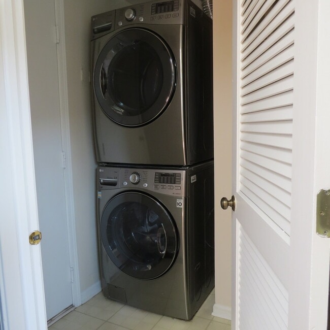 Building Photo - 2530 Warm Springs Ln