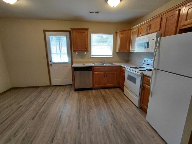 Building Photo - 24910 Scenic Dr