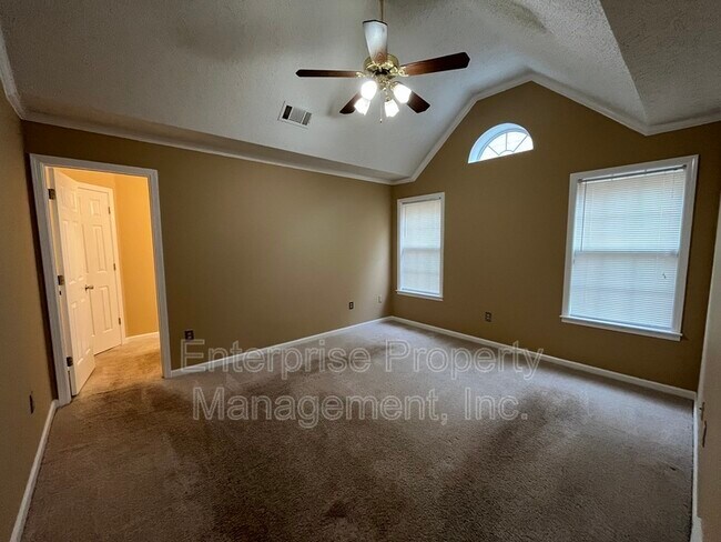 Building Photo - 8642 Pantherburn Cir N