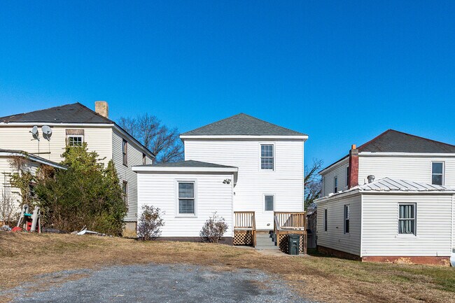 Building Photo - 1015 Cabell St