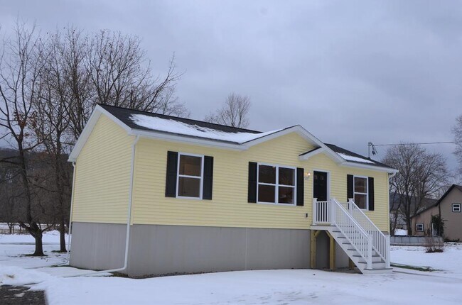 Primary Photo - 268 James Monroe Ave