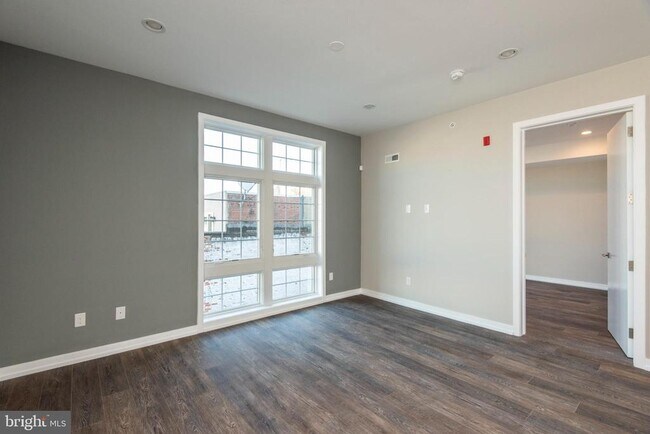 Building Photo - 1340 S 13th St