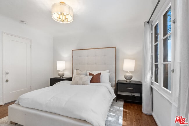 Building Photo - 864 Wellesley Ave