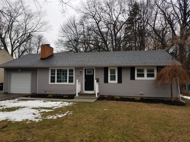 Building Photo - Gorgeous, Fully Upgraded/Renovated from to...