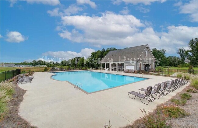 Building Photo - 4579 Silver Oak Dr SW