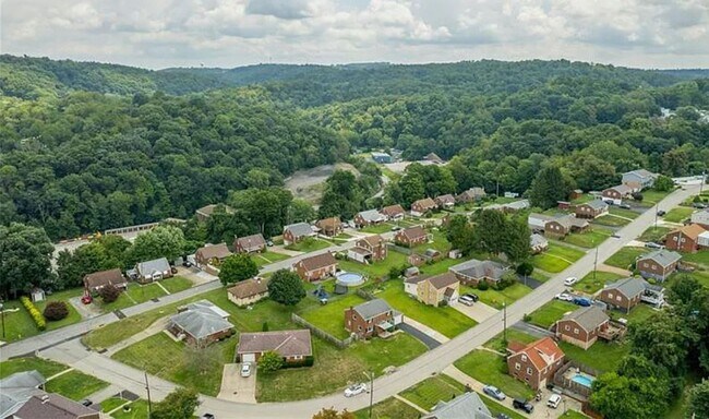 Building Photo - BEAUTIFUL HAVEN!  MOVE-IN READY 3 BEDROOM,...