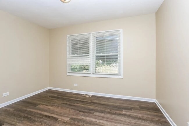 Building Photo - 118 Davis Ct