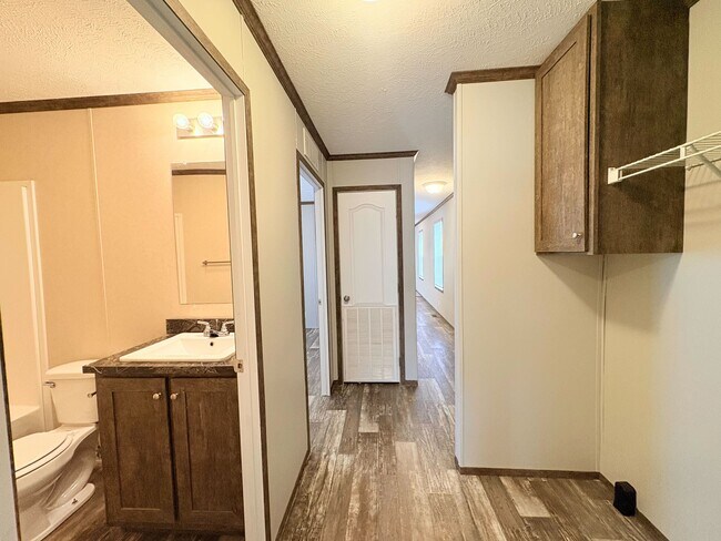 Building Photo - 10694 State Rte 762