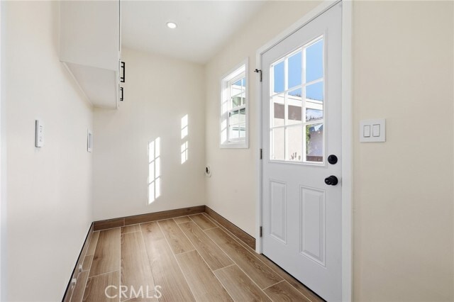 Building Photo - 9233 Swinton Ave