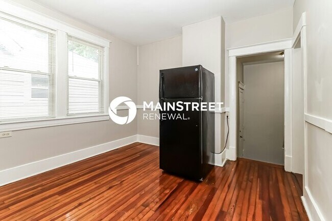 Building Photo - 3 Bedroom Pet-Friendly Home in Louisville,...