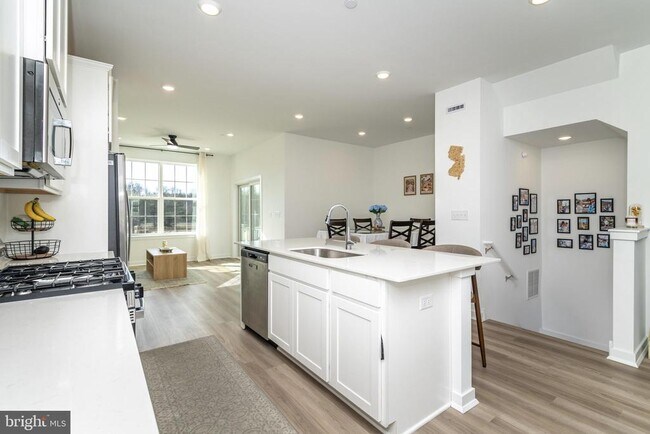 Building Photo - 41 Barnes Wy