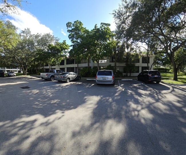 Building Photo - 811 Lyons Rd