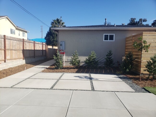 Building Photo - Newer Construction, 2BD/2BA House on Private Drive in Leucadia: Minutes to Beach, Town, YMCA!
