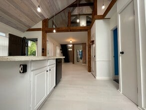 Building Photo - Charming - updated and well maintained - 2...
