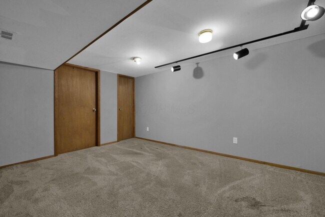Building Photo - 5696 Beechcroft Rd