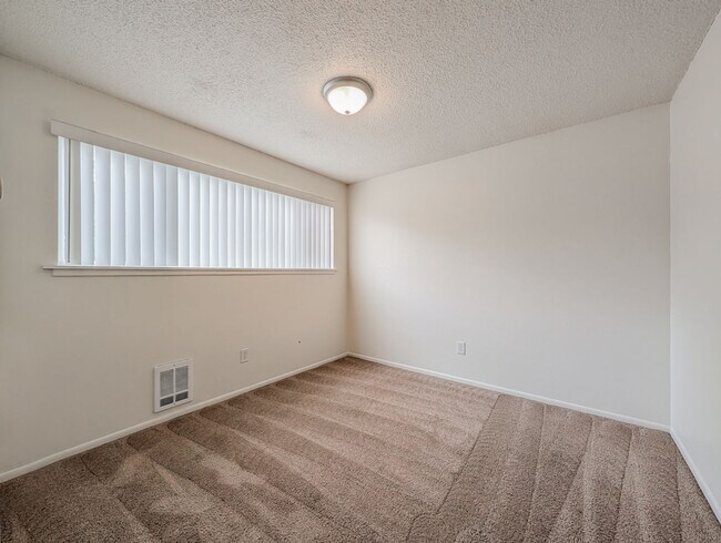 Building Photo - 15901 Manor Way