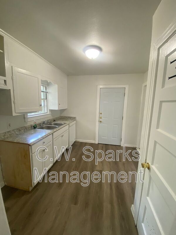 Building Photo - 3610 Glenhaven Blvd