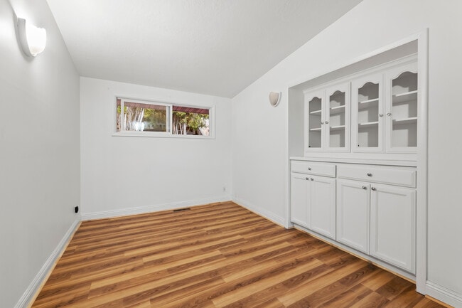 Building Photo - 817 Boughton St