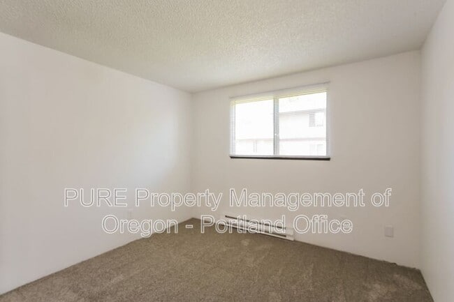 Building Photo - 14140 NE Sandy Blvd