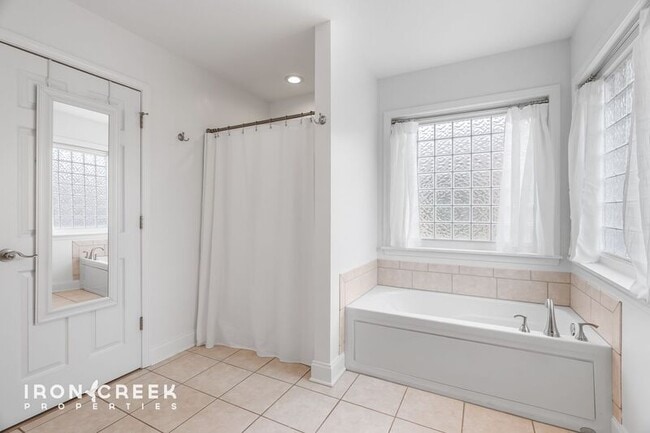 Building Photo - 8 Rose Briar Cir