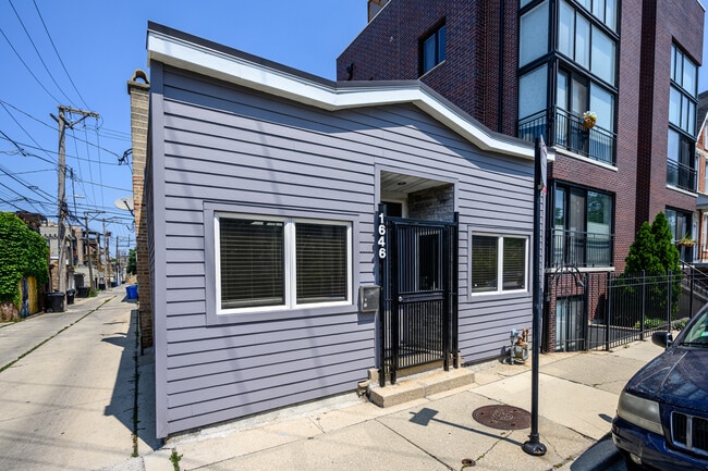 Building Photo - 1646 W Blackhawk St