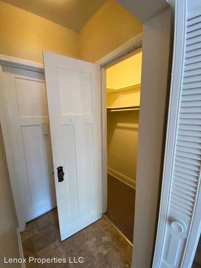 Building Photo - 4215 Grand Ave