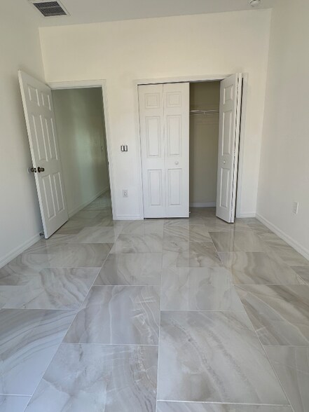 Building Photo - 815 Wells Ave