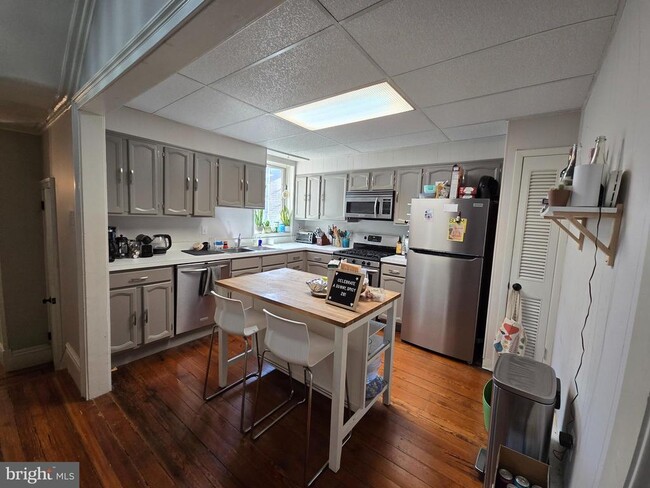 Building Photo - 2402 Lombard St