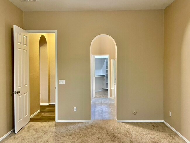 Building Photo - 2916 W Windsong Dr