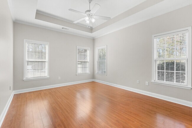 Building Photo - 1811 Old Carriage Trail