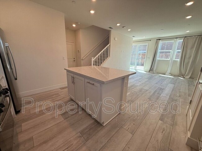Building Photo - 2044 Daimler St