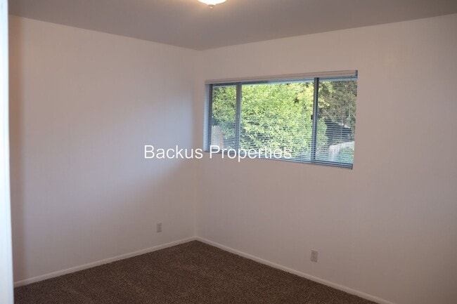 Building Photo - 738 Carmelita Dr