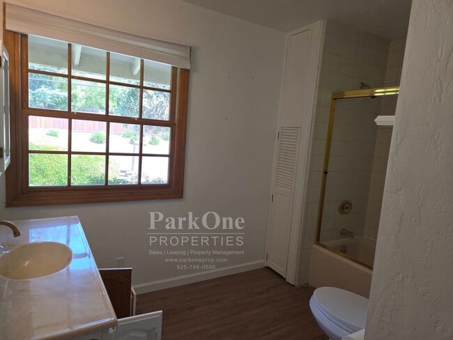 Building Photo - Single Level Alamo Rental near Roundhill G...