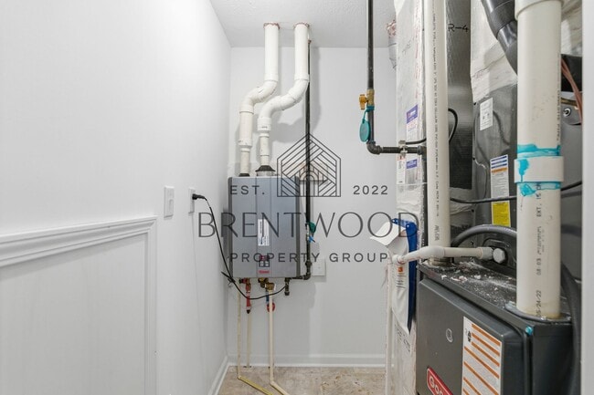 Building Photo - 3 Bed/3 Bath Home with Sunroom in Miller’s Walk – Noblesville