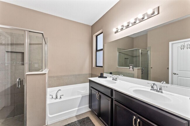 Building Photo - 25021 SW 118 Ct