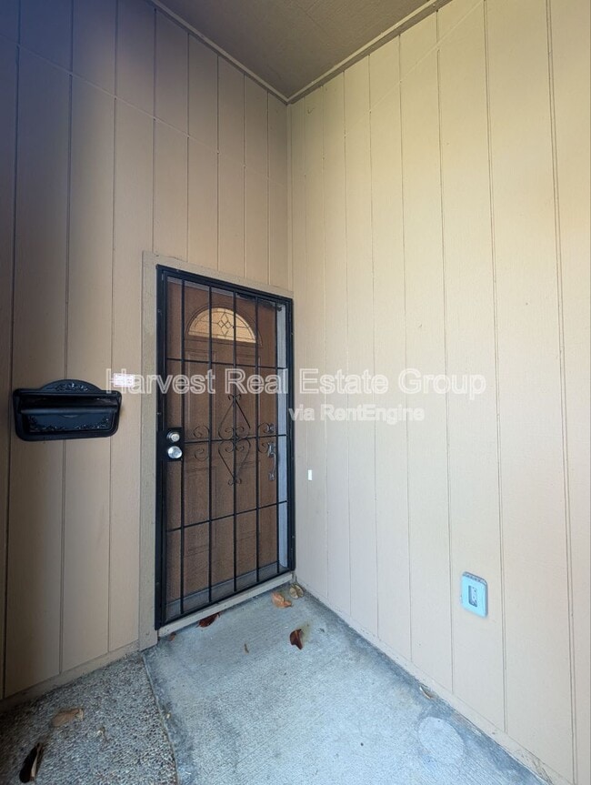 Building Photo - 1155 Holly St