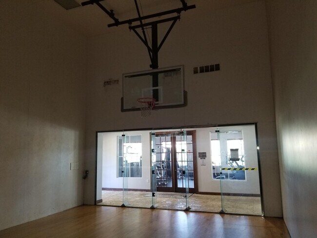Building Photo - 4240 San Marino Blvd