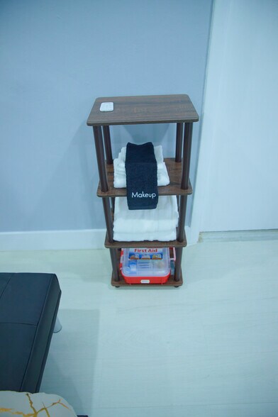 Building Photo - 414 N 60th Way