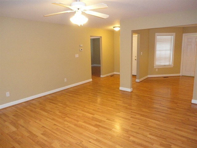 Building Photo - 5810 Colonial Dr