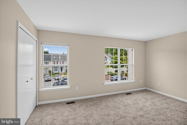 Building Photo - 502 Meadowmist Way