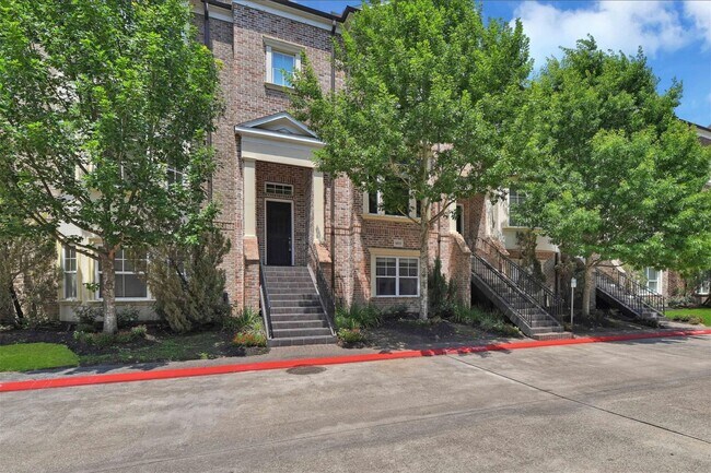 Building Photo - 4631 Regent Manor Dr