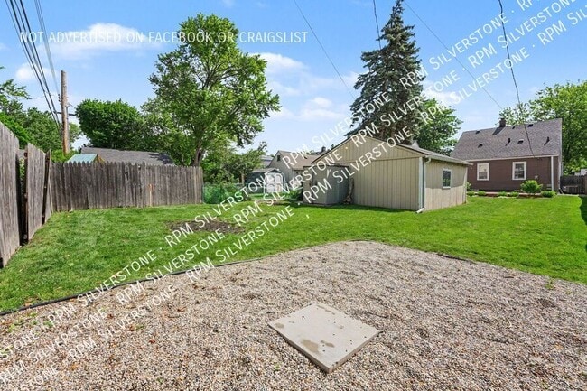 Building Photo - 1403 N Altadena Ave