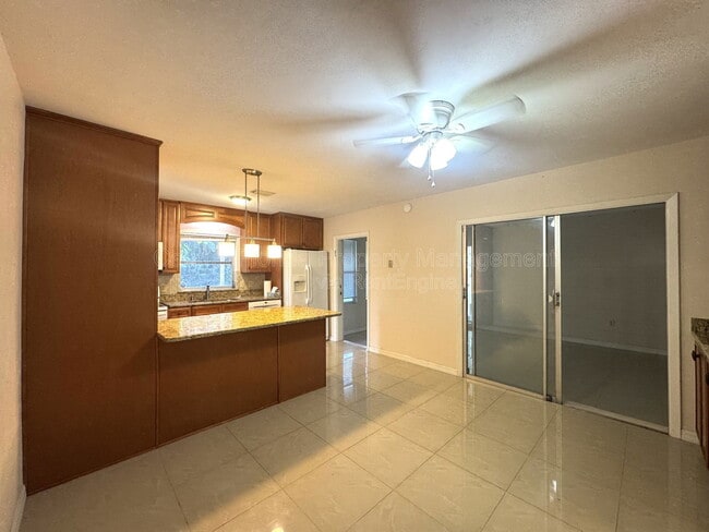 Building Photo - 612 Martin Ave