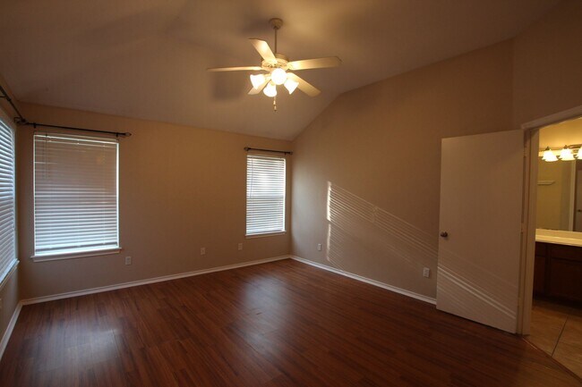 Building Photo - Coming Soon! 3 Bedroom 2 Bathroom Home in ...