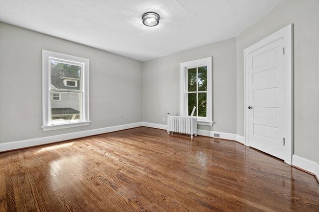 Building Photo - Updated 4 Bedroom Victorian on College Ave