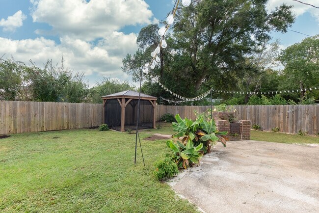 Building Photo - 3995 Tom Ln Dr