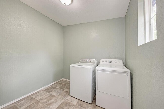 Building Photo - 4701 Bandera Rd