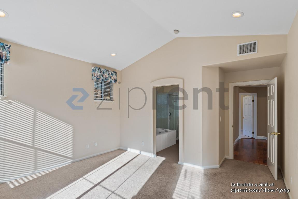 Building Photo - 1468 Bergerac Dr