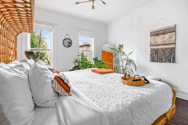 Building Photo - 98 Brickel St