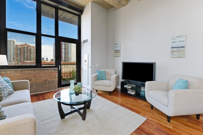 Building Photo - 320 E 21st St